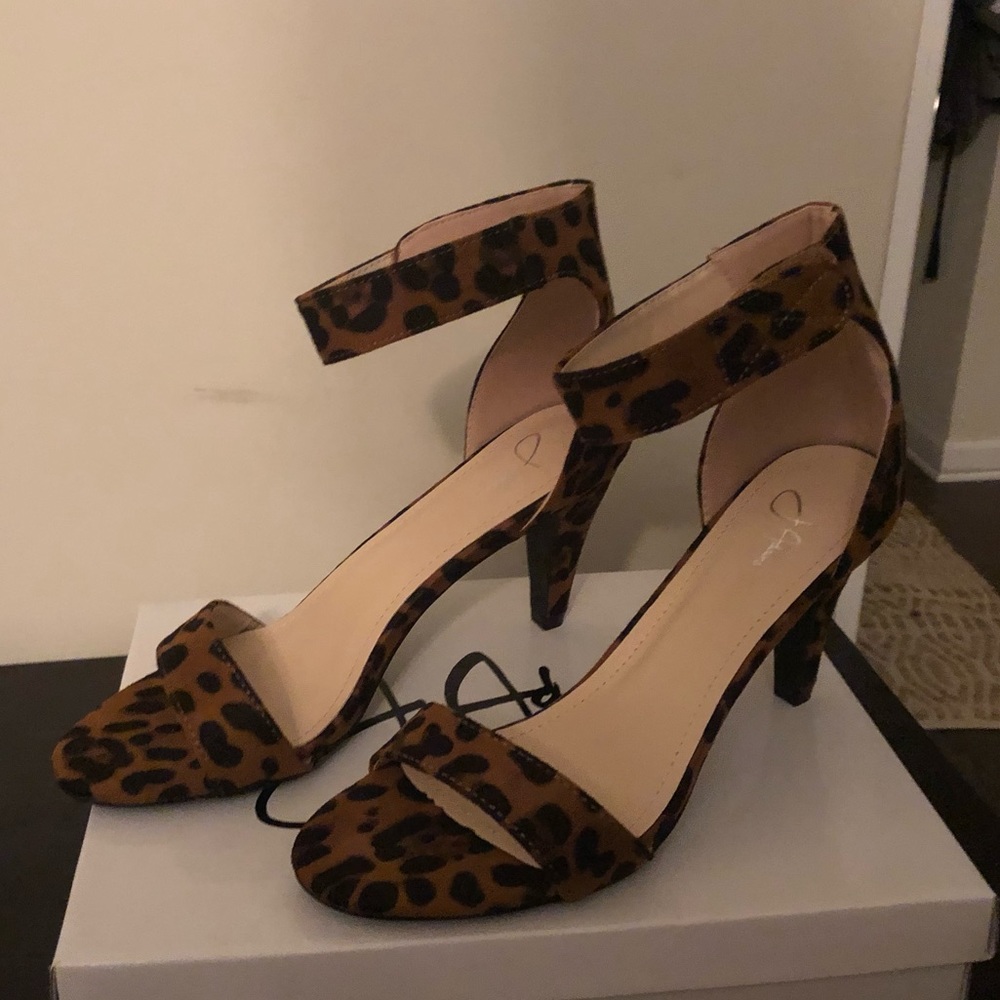 Sandals - Picture 2 of 3